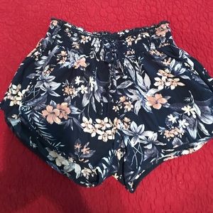 American Eagle Floral bohemian shorts